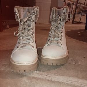 Women's Fur-Lined Lace-Up Boots Like NEW